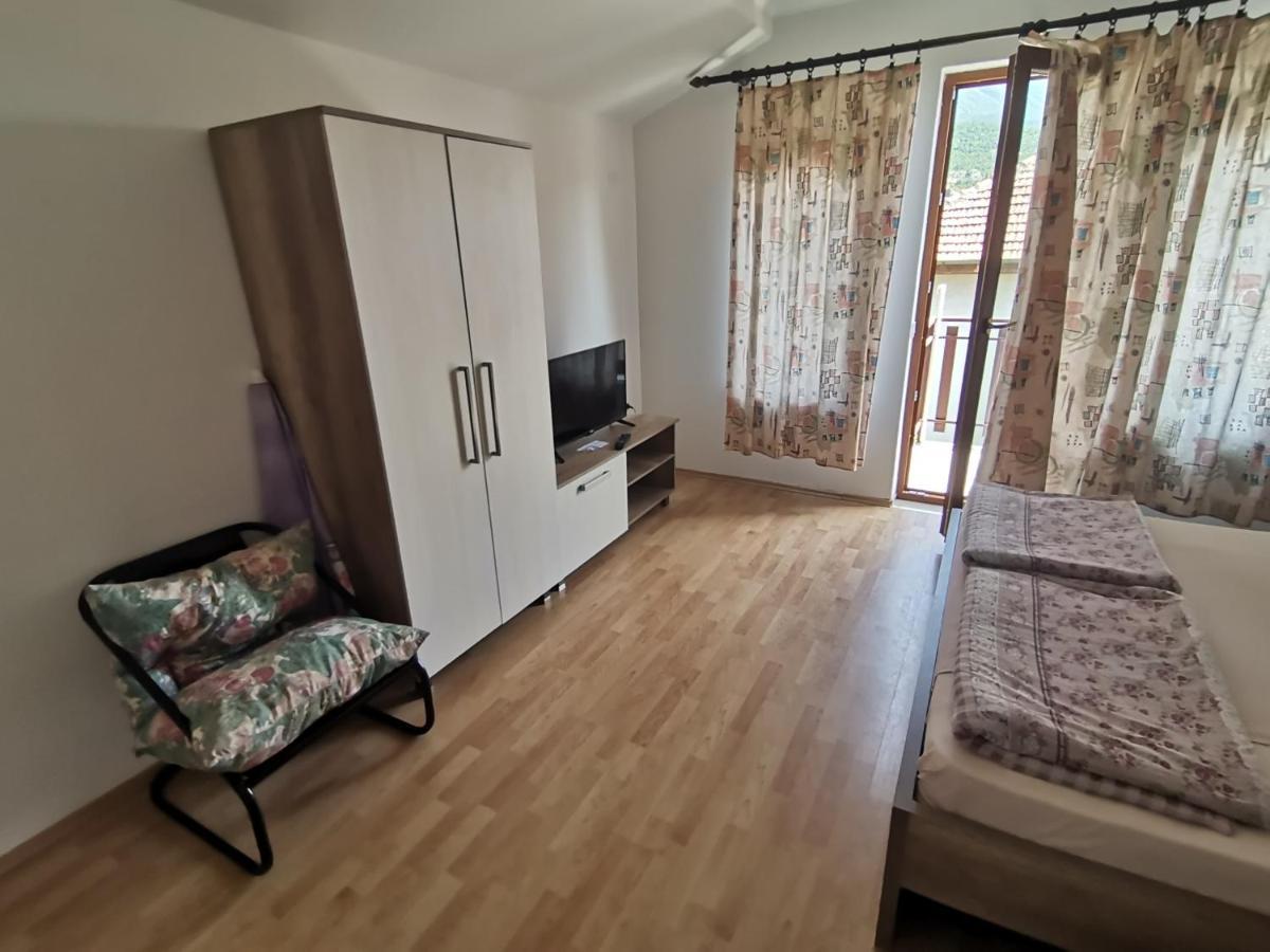 Guesthouse Zimovski Pestani Exterior photo