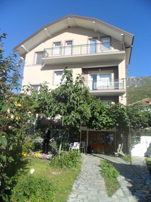 Guesthouse Zimovski Pestani Exterior photo