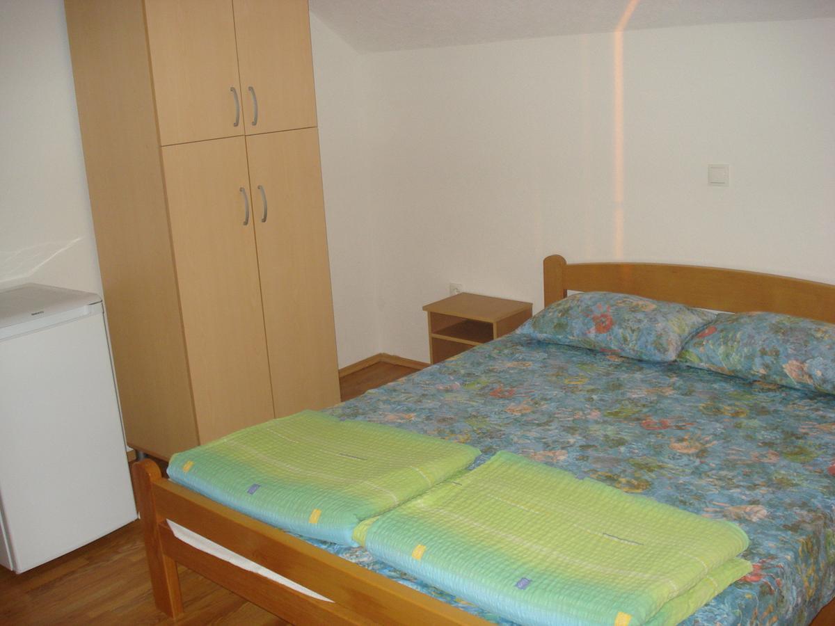 Guesthouse Zimovski Pestani Exterior photo